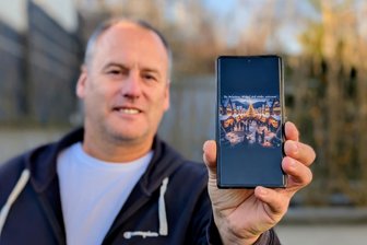 Anonyme Wohltäter aus dem Erzgebirge wollen noch mehr Kinder beschenken - Jan Kunig ist Chef einer großen Oelsnitzer Facebook-Gruppe. Über diese läuft seit einigen Jahren eine ganz spezielle Wichtelaktion.