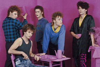 Anpassungsfähige Rebellen: Hier werden unerhörte DDR-Schätzchen auf Vinyl gepresst! - Jungsein fetzt auch in der DDR: Plattencover des Chicorée-Livemitschnitts "Purpur"