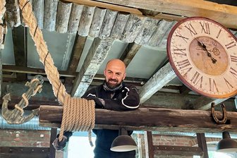 Anpfiff für Curris Traum: Ex-Profi-Fußballer eröffnet neue Lounge in Schwarzenberg - Skerdilaid Curri eröffnet seine Bar „G5“ in Schwarzenberg.