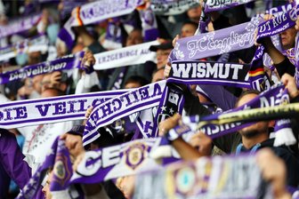 Anreise-Tipps zum Spiel von Erzgebirge Aue gegen BVB: Das müssen Fußballfans wissen - Darauf fiebern FCE-Fans seit Wochen hin: Der FC Erzgebirge Aue trifft am Mittwoch im Erzgebirgsstadion in Aue auf Borussia Dortmund. Bei der Anreise dürfte es in der Stadt noch schwieriger werden als sonst schon