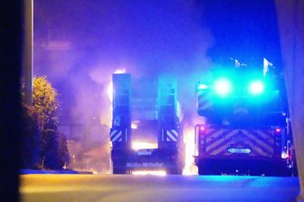 Anschlag auf Gelände von Hentschke Bau: Baumaschinen brennen in Bautzen - 