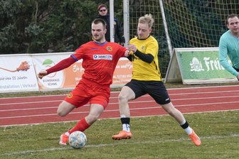 Anspannung vor den Kreispokal-Halbfinals in Mittelsachsen: Fußballtrainer erwarten heiße Tänze - Schon das Ligaspiel vor einigen Wochen, hier ein Zweikampf mit SCA-Akteur Max Schulze (r.) gegen Peter Nitsche, war eine enge Angelegenheit.