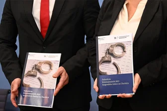 Anstieg bei der Ausländerkriminalität: Die wichtigsten Punkte zur Kriminalstatistik 2023 - Am Dienstag stellten BKA-Präsident Holger Münch und Bundesinnenministerin Nancy Faeser (SPD) gemeinsam die Polizeiliche Kriminalstatistik 2023 vor.