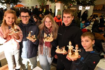 Ansturm auf das Schneemannland: Hunderte fleißige Handwerker in Drechslerei in Riechberg - 