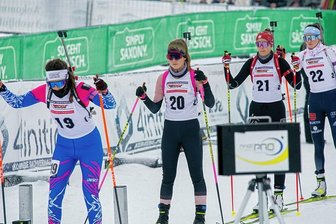 Ansturm auf den Alpencup - Sydney-Laureen Wüstling vom PSV Schwarzenberg ging in ihrem Wettkampf als 20. auf die Strecke. Dort überzeugte die 15-Jährige vor allem läuferisch, fing sich später aber auch am Schießstand.