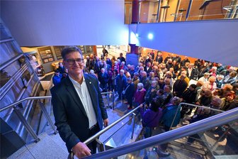 Ansturm aufs frühere Hotel Kongreß in Chemnitz: Neuer Direktor von Jubiläumsbesuch überwältigt - Direktor Jan Burghardt freut sich über den Andrang von Besuchern.