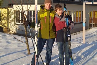 Ansturm oder Flaute? Wie Hotels die Winterferien erleben - Ingrun Haustein verbringt mit ihrem Sohn Albert eine Woche der Winterferien im Hotel Dachsbaude in Neuhausen. Die Region sei eigentlich schon ihre zweite Heimat, sagen Mutter und Sohn.