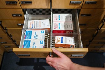 Antibiotika-Resistenzen: Analyse zeigt bedenklichen Trend in Sachsen - Kindern werden Medikamente wie Antibiotika häufig in Form von Säften verabreicht.
