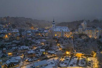 Antifa plant Demo im Erzgebirge, und eine Frage wird immer wieder gestellt: Warum in Schwarzenberg? - Momentan ist die Stimmung über dem vorweihnachtlichen Schwarzenberg getrübt.