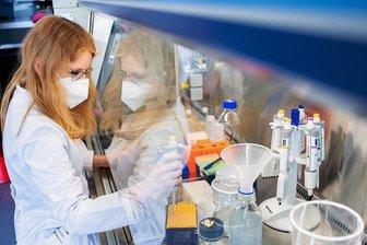 Antikörpertherapie könnte Corona lindern - Auf Antikörper Genesener stützt sich derzeit die Coronatherapie. Die Aufbereitung ist kompliziert.