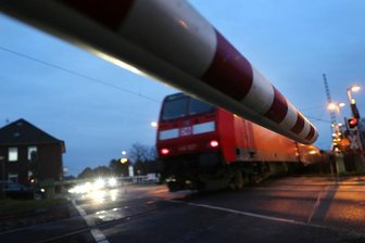 Antonsthal: Auto demoliert Bahnschranke -