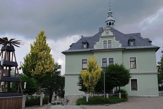 Antrag auf Abwahl des Schönheider Amtsverwesers - Das Rathaus in Schönheide.