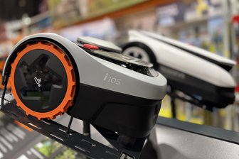 Antrag auf Nachtfahrverbot für Mähroboter im Landkreis Zwickau scheitert an der ersten Hürde - Über ein Nachtfahrverbot für Mähroboter wird in der Kommunalpolitik gestritten.