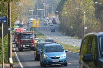 Anwohner am Chemnitzer Südring von Lärm geplagt: Was die Stadt nun vorhat - Tausende Autos fahren täglich auf dem Südring. Für die Anwohner bedeutet das viel Lärm.