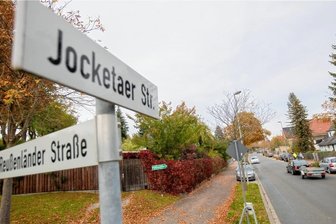 Anwohner fordern Tempo 30 auf Jocketaer Straße und haben keine Chance - Hier herrschte bis 2012 noch Tempo 30. Anwohner wünschen sich die Beschränkung zurück. Dem Rathaus sind die Hände gebunden.