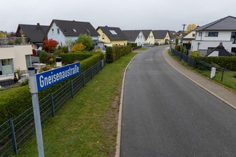 Anwohner fordern Tempo-30-Zone in Wohngebiet im Plauener Westen - Die Gneisenaustraße im Plauener Westend – ein Eigenheimgebiet.