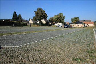Anwohner in Altensalz beklagen wildes Parken - Nicht nur in der Nebensaison, sondern auch an schönen Sommertagen stehen kaum Autos auf dem Parkplatz.