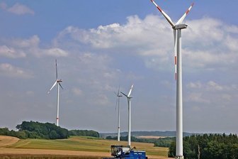 Anwohner klagen gegen Genehmigungen für Windräder - Nahe Reinsdorf stehen seit Jahren mehrere Windräder. Anwohner fühlen sich von ihnen gestört, weshalb sie vor Gericht zogen. In dieser Woche wurde verhandelt. 