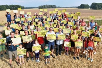 Anwohner lehnen Windpark bei Kleinschirma weiter ab - Rund 80 Anwohner haben am Donnerstag gegen den geplanten Bau von zwei Windkraftanlagen auf dem Höhenzug zwischen Kleinschirma und Kleinwaltersdorf protestiert. 