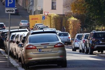 Anwohner weiter auf Parkplatzsuche - Wenn alle Parkplätze belegt sind, wird es auch für die Anwohner der Wilkau-Haßlauer Innenstadt schwierig, eine Stellfläche zu finden.