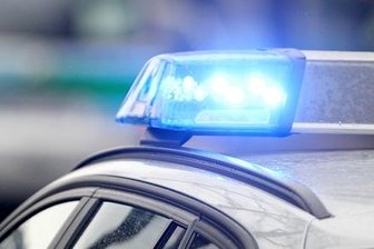Anwohnerin beobachtet Einbrecher und alarmiert Polizei -