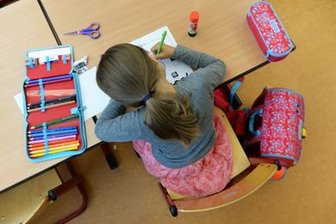 Anzahl der Corona-Tests in Schulen wird wieder erhöht - Schulpräsenzpflicht bleibt - 