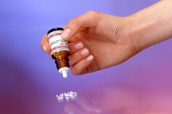 AOK Plus zahlt nicht mehr für Homöopathie - Alternative Behandlungen sind umstritten. Doch das dürfte nicht der einzige Grund sein, warum Sachsens größte Krankenkasse die Kosten nicht länger tragen will. 