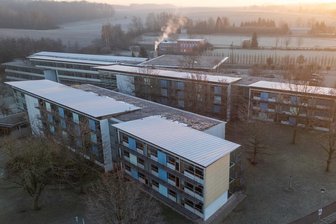 AOK-Schulungszentrum Waldheim vor dem Verkauf: So geht es mit dem Bürgerentscheid gegen die Asylunterkunft weiter - Blick auf das frühere AOK-Schulungszentrum im Waldheimer Ortsteil Massanei. Künftig sollen bis zu 500 Flüchtlinge aufgenommen werden.