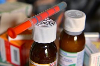 Apotheken fehlt Fiebersaft für Kinder - Derzeit Mangelware: Fiebersaft für Kinder.