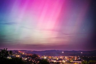 App schlägt Alarm: Wieder Polarlichter im Erzgebirge? - Polarlicht über Zschopau, aufgenommen am 11. Mai 2024.