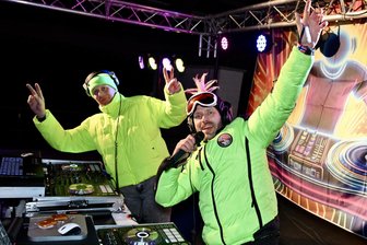 Après-Ski-Party in Kirchberg: Der große Ansturm bleibt aus - Haben in Kirchberg für Stimmung gesorgt: Daniel Noreikat (hinten) und Frank Lößnitz.
