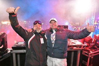 Après-Ski-Partys in Westsachsen: Wo Livemusik und Hüttenzauber vor der eigenen Haustür locken - Jens Hingst alias DJ H. Kay (l.) und Daniel Pavel werden bei der Après-Ski-Party am 17. Januar auf dem Zwickauer Platz der Völkerfreundschaft für die Musik sorgen.