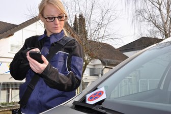 April, April: Stadt im Erzgebirge prüft eine Bußgeld-Flatrate - eine andere dreht Bewohnern den Strom ab - Kleinere Ordnungswidrigkeiten mit einer Bußgeld-Flatrate abdecken? Auf diese nicht ganz ernst gemeinte Idee ist am 1. April die Stadt Aue-Bad Schlema gekommen.