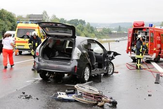 Aquaplaning: Fünf Verletzte bei Unfällen auf A4 bei Frankenberg -