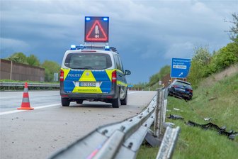 Aquaplaning: Unfälle nach Starkregen auf der A 72 im Vogtland - Eine BMW-Fahrerin verlor durch Aquaplaning die Kontrolle über ihr Fahrzeug.