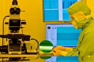 Arbeit an kleinen Wundern - Hightech am Chemnitzer Zentrum für Mikrotechnologien.