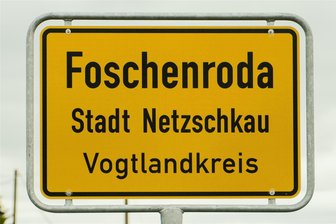 Arbeiten an Kreisstraße zwischen Limbach und Netzschkau beendet: Ab wann ist die Straße wieder frei? - Bei Foschenroda zwischen Netzschkau und Limbach kann Verkehr nun wieder über die Kreisstraße rollen.