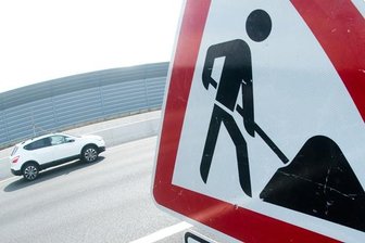 Arbeiten auf zwei Straßenbaustellen dauern länger -