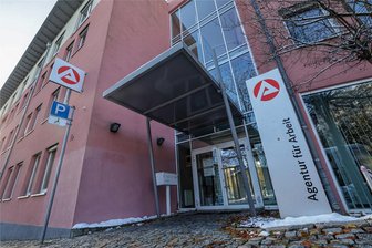 Arbeitsagentur legt Geschäftsstellen Glauchau und Hohenstein-Ernstthal zusammen - An der Schillerstraße in Hohenstein-Ernstthal befindet sich der Sitz des Geschäftsbezirks der Agentur für Arbeit.
