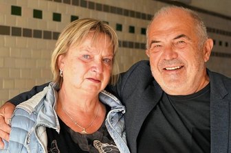 Arbeitsgericht: Kündigung gegen Chemnitzer Turn-Trainerin Frehse unwirksam - Gemeinsam mit Gabriele Frehse freut sich Frank Munzer, Präsident des TuS Chemnitz-Altendorf, der seit Beginn der Trainerin den Rücken stärkt, über den Ausgang des Prozesses. 
