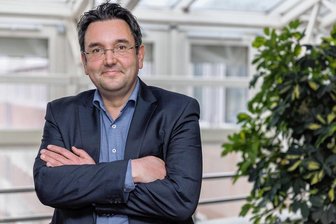 Arbeitslosigkeit im Erzgebirge geht wieder leicht zurück - Sven Schulze. Leiter der Agentur für Arbeit in Annaberg-Buchholz, konstatiert für den September einen leichten Rückgang der Arbeitslosigkeit im Erzgebirgskreis.