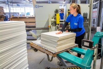Arbeitsmarkt: Im Landkreis Zwickau werden immer seltener Helfer gesucht - Ein Ferienjobberin in Aktion.