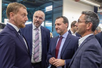 Arbeitspflicht für Asylbewerber: Trotz vieler Unklarheiten setzt Plauens CDU ihren Antrag durch - CDU-Fraktionschef Jörg Schmidt (3. von links), im Bild mit CDU-Politikern, brachte seinen Antrag durch.