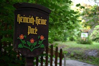 Arbeitspflicht für Asylbewerber: Warum das Modellprojekt in Lunzenau startet - Im Heinrich-Heine-Park in Lunzenau sollen Asylsuchende Grünpflege übernehmen. Für diese Arbeiten werden sie verpflichtet.