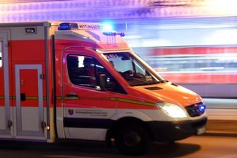 Arbeitsunfall in Marienberg: Arbeiter stürzen durch Decke - 