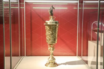 Archäologiemuseum Chemnitz lädt in seine Kreativwerkstatt ein - Eines der Exponate in der Sonderausstellung „Silberglanz und Kumpeltod“ im Archäologiemuseum ist der Trinkpokal der Seigerhütte Grünthal von 1625.