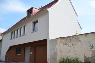 Architekturpreis für Haus in Freiberger Altstadt - Auf den ersten Blick mag nicht ins Auge fallen, was dieses Haus in Freiberg so besonders macht. Doch der Stadt ist das Gebäude mit der historisch anmutenden Fassade, die raffinierte Details birgt, den Architekturpreis 2020 wert.