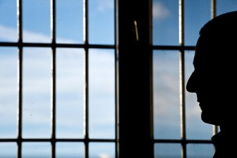 Archivfreaks, Gastfamilien und „Notfall-Nannys“ in Mittelsachsen gesucht – Und wer will Häftlingen schreiben? - Gefängnisinsassen haben mitunter kaum Kontakt zur Außenwelt, hier ein Illustrationsfoto. Ehrenamtler können ihnen schreiben.