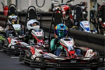 Arena E in Mülsen: Kinder legen Kartführerschein ab - Was tun in den Winterferien? Eine Möglichkeit ist Kartfahren.