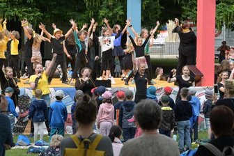 Arme hoch zum Festivalauftakt - 